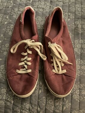 Casual Suede Lace-Up Sneakers in Dusty Rose